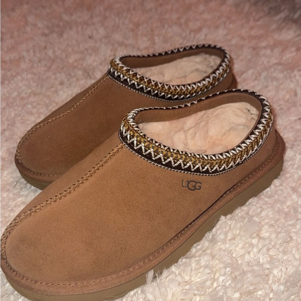 Like New Tasman chestnut Uggs!!